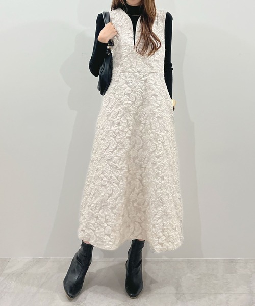 潜んだ華やかさをプラス。ジャガードフラワーワンピース(ワンピース)|Futier land(フューティアランド) 潜んだ華やかさをプラス。ジャガードフラワーワンピース(ワンピース)|Futier land(フューティアランド)