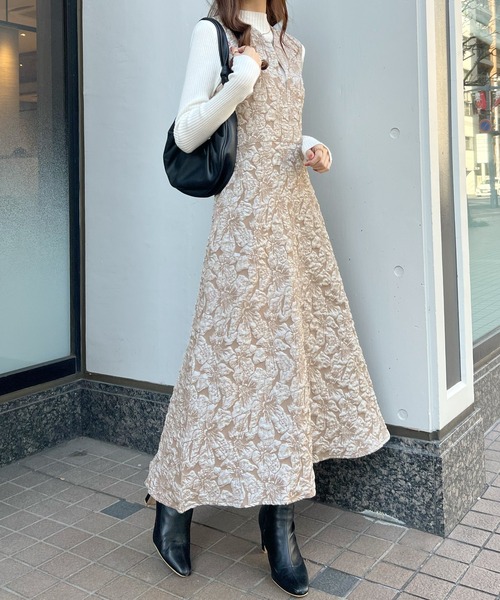 潜んだ華やかさをプラス。ジャガードフラワーワンピース(ワンピース)|Futier land(フューティアランド) 潜んだ華やかさをプラス。ジャガードフラワーワンピース(ワンピース)|Futier land(フューティアランド)