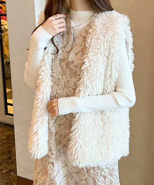 潜んだ華やかさをプラス。ジャガードフラワーワンピース(ワンピース)|Futier land(フューティアランド) 潜んだ華やかさをプラス。ジャガードフラワーワンピース(ワンピース)|Futier land(フューティアランド)