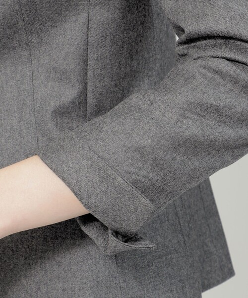 EPOCA(エポカ)の「ストレッチウールフラノ Vカラージャケット(ノーカラージャケット・レディース・グレー系その他/ベージュ・40/38/42)」の9枚目の写真