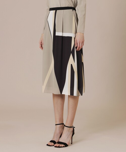 MACKINTOSH LONDON(マッキントッシュ ロンドン)の「Mダイヤモンドシェイプパネルプリントスカート(スカート・レディース・ブラック/ネイビー・38/36)」の6枚目の写真