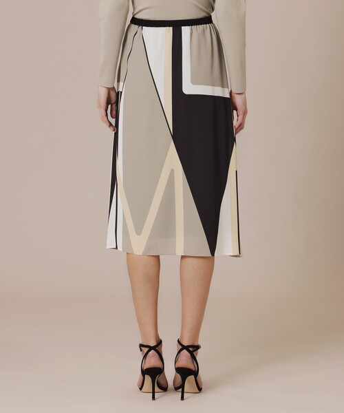 MACKINTOSH LONDON(マッキントッシュ ロンドン)の「Mダイヤモンドシェイプパネルプリントスカート(スカート・レディース・ブラック/ネイビー・38/36)」の7枚目の写真