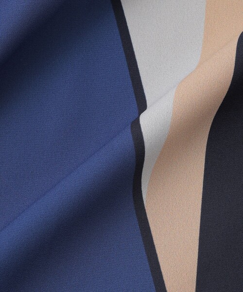 MACKINTOSH LONDON(マッキントッシュ ロンドン)の「Mダイヤモンドシェイプパネルプリントスカート(スカート・レディース・ブラック/ネイビー・38/36)」の11枚目の写真