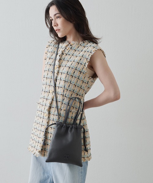 IACUCCI(イアクッチ)の「グラネッロ 2WAYTOTE CERVO(ショルダーバッグ・レディース・キャメル/チャコールグレー/ピンクベージュ/レッド/ベージュ/グレー/スカイブルー/アイボリー/ブルー/ミント/パープル/イエロー/ライトグレー/サーモンピンク・FREE)」の21枚目の写真