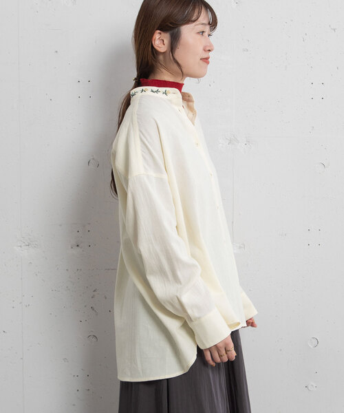 POU DOU DOU（プードゥドゥ）の「スタンドボタニカル刺繍シャツ（シャツ/ブラウス・レディース・アイボリー/ベージュ/ダークグレー・M）」の21枚目の写真