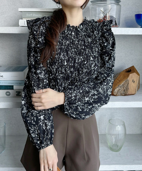 Ada.(エイダ)の「シャーリング フリル ボリュームスリーブ ブラウス 花柄/無地(シャツ/ブラウス・レディース・ブルー/ブラック/アイボリー/ホワイト・FREE)」の17枚目の写真