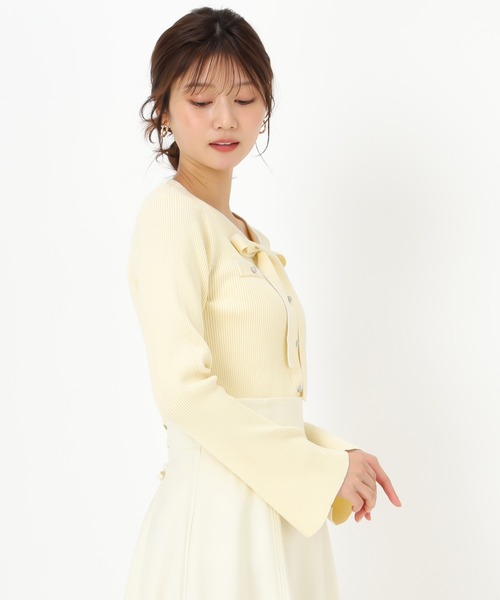 MISCH MASCH（ミッシュマッシュ）の「配色ボウタイビジューニット（ニット/セーター・レディース・ホワイト/ネイビー/イエロー・ﾌﾘ-）」の5枚目の写真