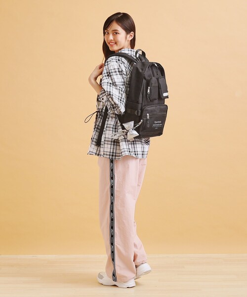 PINK-latte（ピンクラテ）の「【本体容量約14L】Wポケットリュック（バックパック/リュック・キッズ・ライトパープル/ブラック/アイボリー・00）」の4枚目の写真