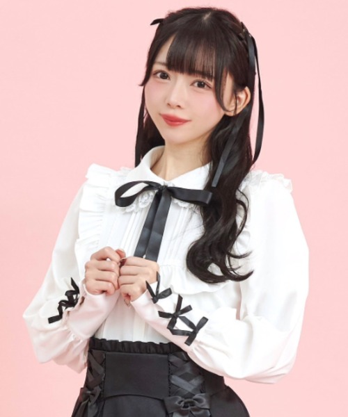 Secret Honey(シークレットハニー)の「カフス3連リボンヨークフリルブラウス(シャツ/ブラウス・レディース・ホワイト×ブラック/ブラック/オフホワイト・MEDIUM)」の3枚目の写真