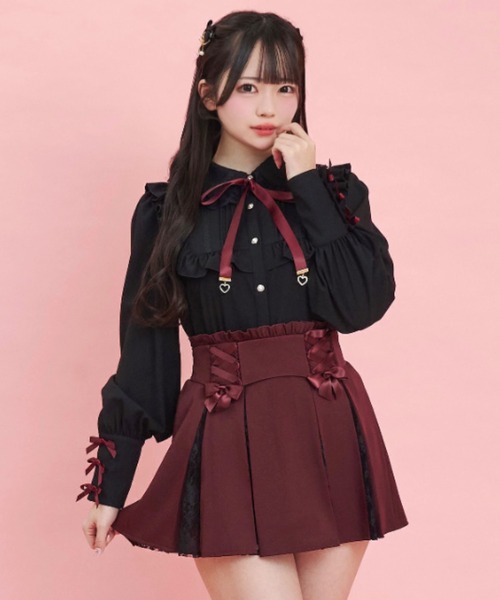 Secret Honey(シークレットハニー)の「カフス3連リボンヨークフリルブラウス(シャツ/ブラウス・レディース・ホワイト×ブラック/ブラック/オフホワイト・MEDIUM)」の1枚目の写真