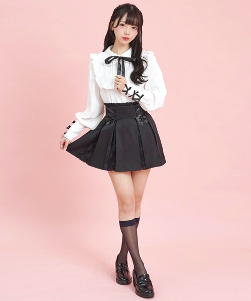 Secret Honey(シークレットハニー)の「カフス3連リボンヨークフリルブラウス(シャツ/ブラウス・レディース・ホワイト×ブラック/ブラック/オフホワイト・MEDIUM)」の15枚目の写真