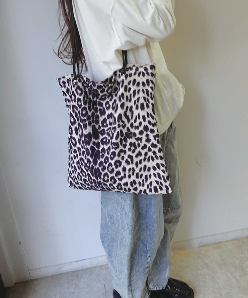 CORNERS（コーナーズ）の「【A4サイズ対応】フェイクスエードヒョウ柄トートバッグ（トートバッグ・レディース・オフホワイト/ブラウン・FREE）」の6枚目の写真