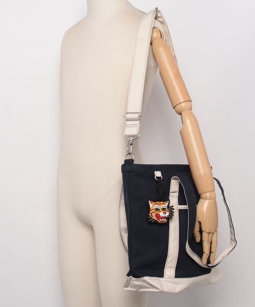 Onitsuka Tiger(オニツカタイガー)の「SMALL CANVAS TOTE BAG / スモールキャンバストートバッグ(トートバッグ・レディース・グリーン系その他/ネイビー系・OS)」の16枚目の写真