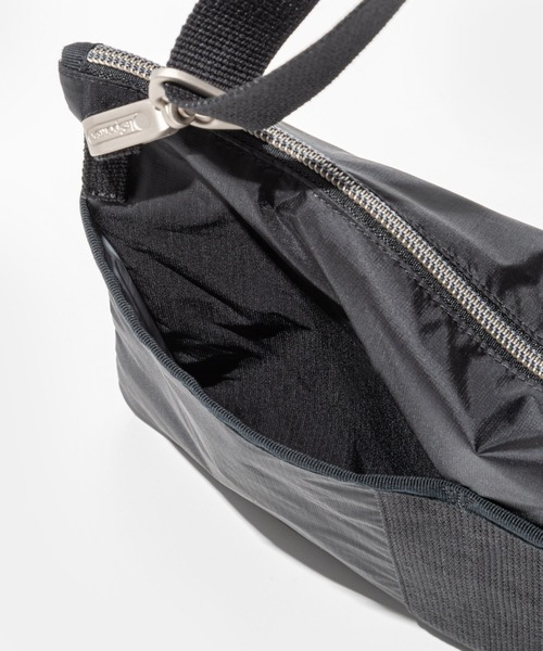 LeSportsac（レスポートサック）の「LeSportsac POUCH CROSSBODY レスポートサック ポーチクロスボディバッグ（ボディバッグ/ウエストポーチ・レディース・ブラック/グレー系1/ブルー系1・FREE）」の15枚目の写真