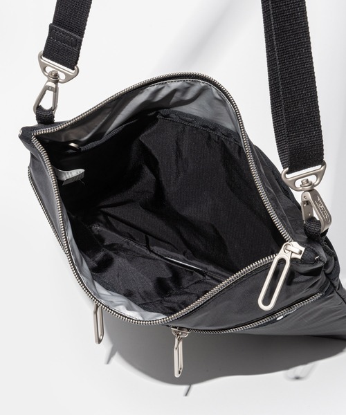 LeSportsac（レスポートサック）の「LeSportsac POUCH CROSSBODY レスポートサック ポーチクロスボディバッグ（ボディバッグ/ウエストポーチ・レディース・ブラック/グレー系1/ブルー系1・FREE）」の4枚目の写真