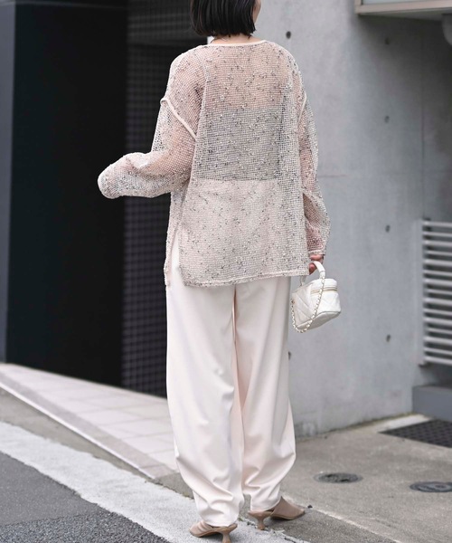 &HALF(アンドハーフ)の「カットメッシュミックスプルオーバー(シアートップス)(Tシャツ/カットソー・レディース・ダークベージュ/オフホワイト/ブラック・FREE)」の12枚目の写真