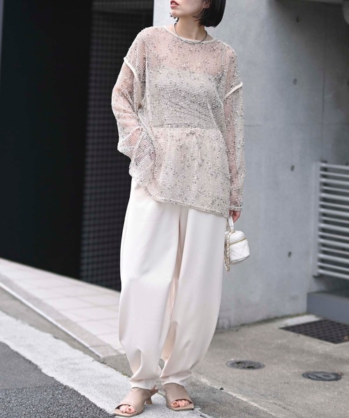 &HALF(アンドハーフ)の「カットメッシュミックスプルオーバー(シアートップス)(Tシャツ/カットソー・レディース・ダークベージュ/オフホワイト/ブラック・FREE)」の14枚目の写真