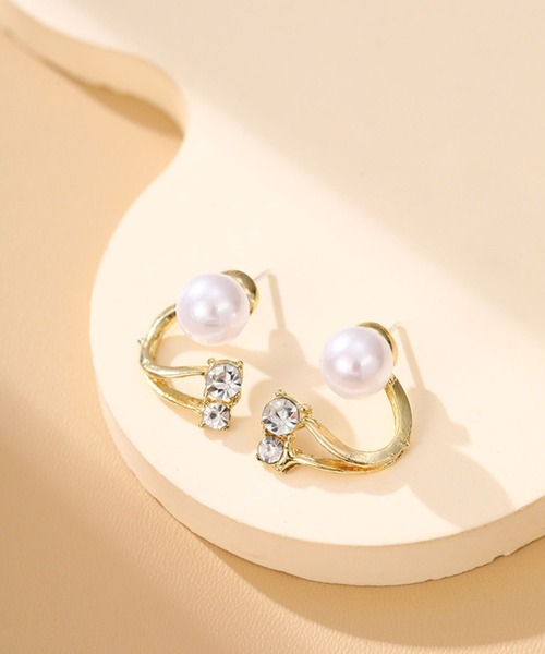 yu-ka（ユーカ）の「YU-KA:ジルコニアパールカーブピアス zirconia Pearl curve pierce（ピアス（両耳用）・レディース・ゴールド・FREE）」の2枚目の写真