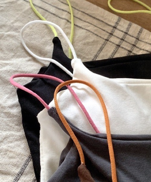 SHEENA(シーナ)の「カップ付きカラーコードバックオープンキャミソール(キャミソール・レディース・グレー/ホワイト/ブラウン/ブラック・M)」の6枚目の写真