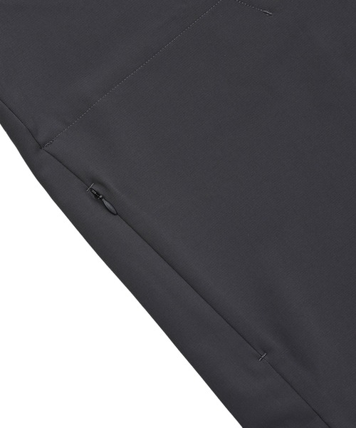 NEW BALANCE(ニューバランス)の「MET24 Woven Mockneck Tee(Tシャツ/カットソー・メンズ・カーキブラウン/ブラック・MEDIUM/LARGE/X-LARGE/SMALL)」の8枚目の写真