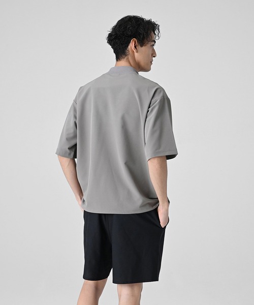NEW BALANCE(ニューバランス)の「MET24 Woven Mockneck Tee(Tシャツ/カットソー・メンズ・カーキブラウン/ブラック・MEDIUM/LARGE/X-LARGE/SMALL)」の17枚目の写真