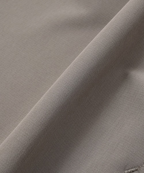 NEW BALANCE(ニューバランス)の「MET24 Woven Mockneck Tee(Tシャツ/カットソー・メンズ・カーキブラウン/ブラック・MEDIUM/LARGE/X-LARGE/SMALL)」の11枚目の写真