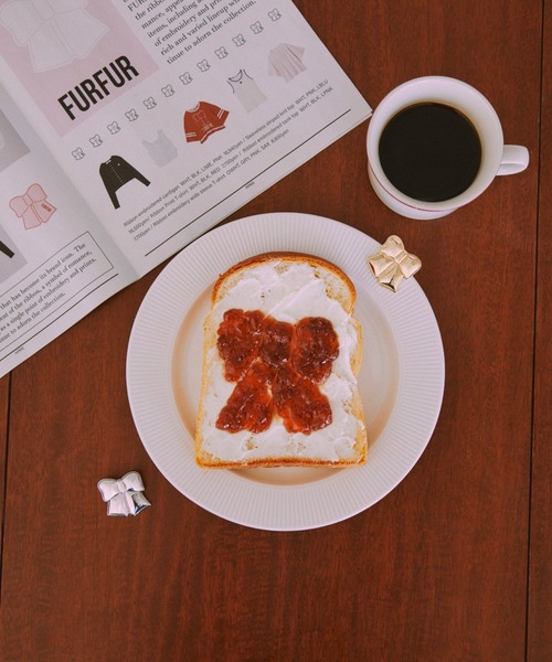 FURFUR（ファーファー）の「リボンモチーフブローチ（ブローチ/コサージュ・レディース・ゴールド/シルバー・FREE）」の3枚目の写真