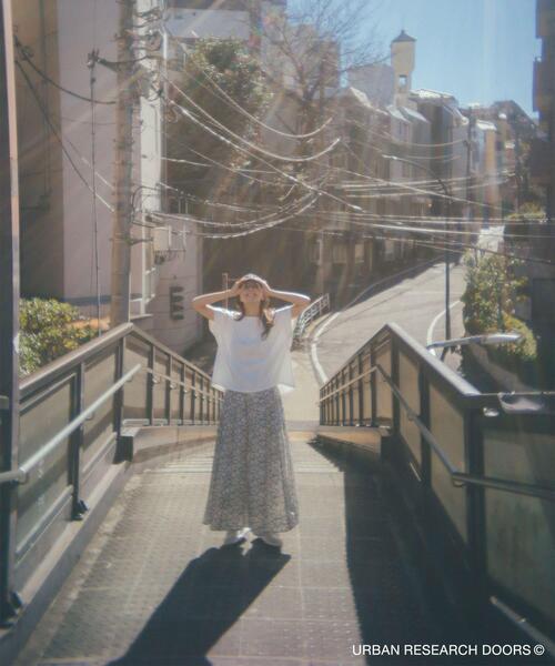 URBAN RESEARCH DOORS（アーバンリサーチドアーズ）の「『仁村紗和さん着用』『UR TECH』サマシェアバックデザインプルオーバー（Tシャツ/カットソー・レディース・ネイビー/パープル/グレー系その他/オフホワイト・MEDIUM）」の6枚目の写真