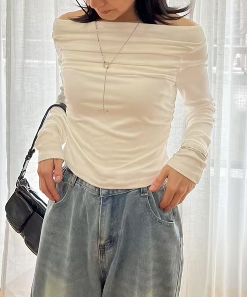 mebole(メボレ)の「ドレープオフショルダートップス(Tシャツ/カットソー・レディース・グレー/ブラック/ホワイト・FREE)」の2枚目の写真