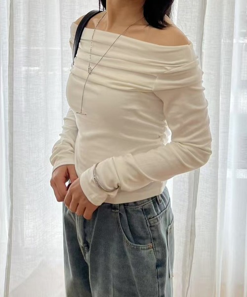 mebole(メボレ)の「ドレープオフショルダートップス(Tシャツ/カットソー・レディース・グレー/ブラック/ホワイト・FREE)」の6枚目の写真