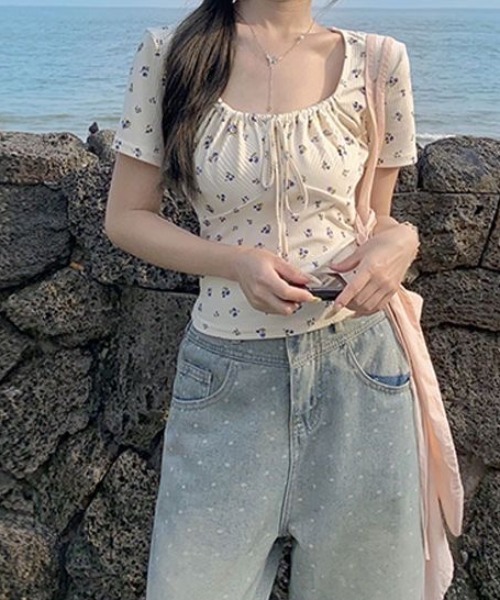 SHEENA(シーナ)の「小花柄テレコリボントップス(Tシャツ/カットソー・レディース・アイボリー・M)」の2枚目の写真