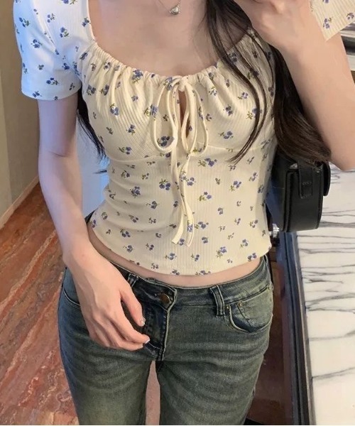 SHEENA(シーナ)の「小花柄テレコリボントップス(Tシャツ/カットソー・レディース・アイボリー・M)」の3枚目の写真