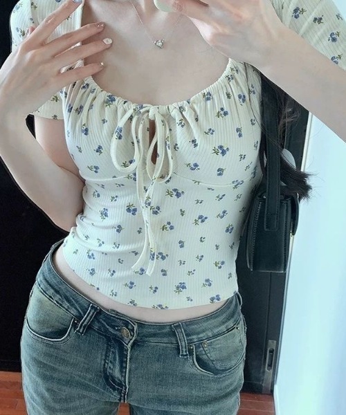 SHEENA(シーナ)の「小花柄テレコリボントップス(Tシャツ/カットソー・レディース・アイボリー・M)」の4枚目の写真
