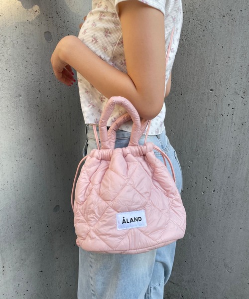 ALAND(エーランド)の「【UNISEX】ALAND/キルティング2WAY BAG(ショルダーバッグ・レディース・ライトグレー/ブラック/ピンクベージュ/ブルー・FREE)」の1枚目の写真
