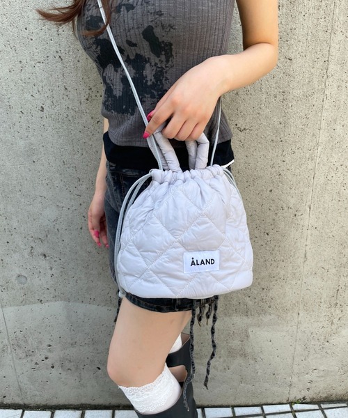 ALAND(エーランド)の「【UNISEX】ALAND/キルティング2WAY BAG(ショルダーバッグ・レディース・ライトグレー/ブラック/ピンクベージュ/ブルー・FREE)」の3枚目の写真