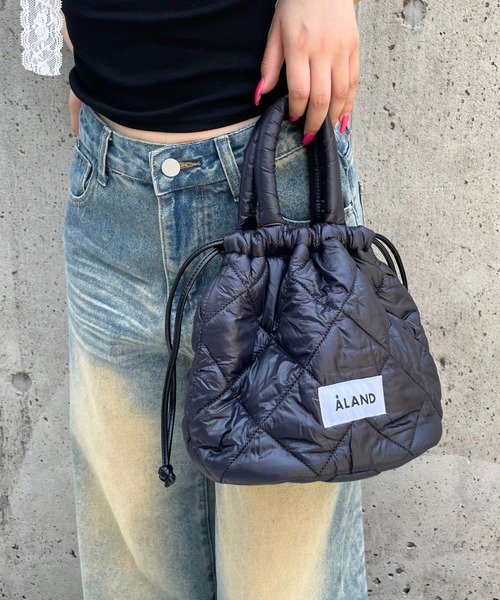 ALAND(エーランド)の「【UNISEX】ALAND/キルティング2WAY BAG(ショルダーバッグ・レディース・ライトグレー/ブラック/ピンクベージュ/ブルー・FREE)」の6枚目の写真