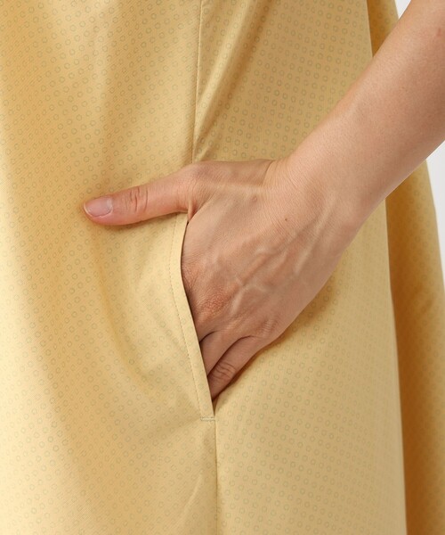 Columbia(コロンビア)の「Columbia/ウィメンズデイジーパーク オムニフリーズゼロ ドレス /レディース/コロンビア/ワンピース/冷却(ワンピース・レディース・グリーン/イエロー/ブラック・XL/L/M/S)」の6枚目の写真