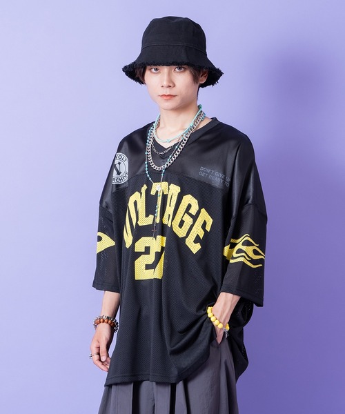 a.p.o.v.（エーピーオービー）の「a.p.o.v. ストリートロゴプリントシャイニーコンビメッシュオーバーサイズフットボールシャツ（Tシャツ/カットソー・メンズ・ホワイト/ブラック/グリーン・ONESIZE）」の3枚目の写真