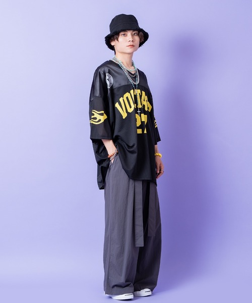 a.p.o.v.（エーピーオービー）の「a.p.o.v. ストリートロゴプリントシャイニーコンビメッシュオーバーサイズフットボールシャツ（Tシャツ/カットソー・メンズ・ホワイト/ブラック/グリーン・ONESIZE）」の7枚目の写真
