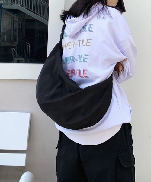 folka(フォルカ)の「5E25 ビッグシルエット クロスボディバッグ(ショルダーバッグ・レディース・ブラック・ONESIZE)」の16枚目の写真