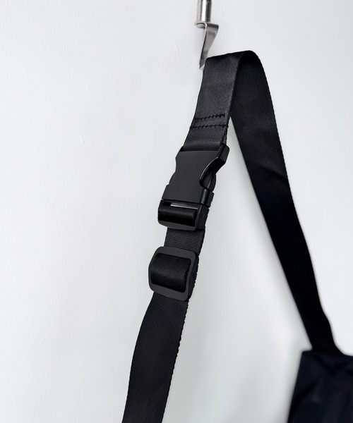 folka(フォルカ)の「5E25 ビッグシルエット クロスボディバッグ(ショルダーバッグ・レディース・ブラック・ONESIZE)」の18枚目の写真