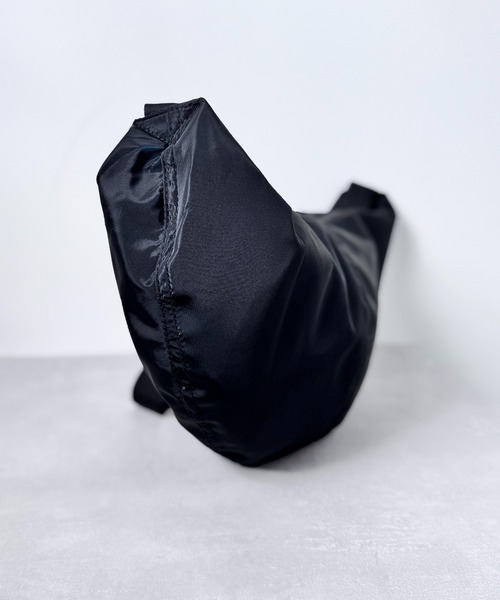folka(フォルカ)の「5E25 ビッグシルエット クロスボディバッグ(ショルダーバッグ・レディース・ブラック・ONESIZE)」の20枚目の写真