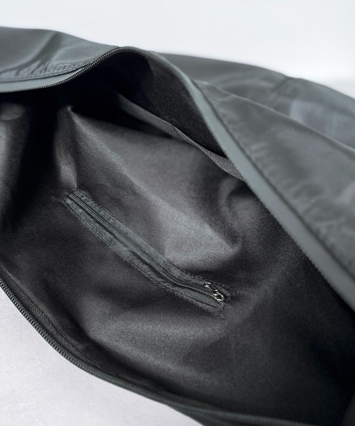 folka(フォルカ)の「5E25 ビッグシルエット クロスボディバッグ(ショルダーバッグ・レディース・ブラック・ONESIZE)」の22枚目の写真