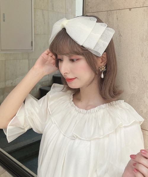 F i.n.t（フィント）の「ビッグチュール多重リボンカチューシャ（カチューシャ・レディース・アイボリー/ブラック・FREE）」の2枚目の写真