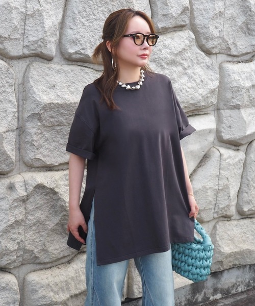 LAULEN（ローレン）の「side slit oversize tee /クルーネックサイドスリットオーバーサイズTシャツ（Tシャツ/カットソー・レディース・ホワイト/グレー/チャコールグレー・FREE）」の3枚目の写真