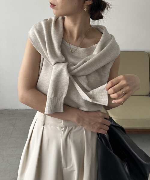 CAPRICIEUX LE'MAGE（カプリシューレマージュ）の「肩掛けデザインニット（ニット/セーター・レディース・ピンク/ホワイト系その他/ブラック・FREE）」の2枚目の写真