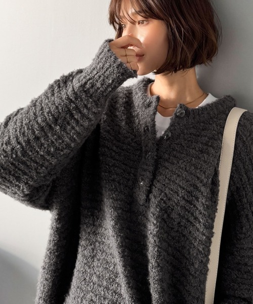 classicalelf(クラシカルエルフ)の「ふんわり愛されスタイル♪前後2wayヘンリーネックニット(長袖)(ニット/セーター・レディース・ライトグレー/オフホワイト/チャコール/ベージュ/ブラック・LARGE/MEDIUM/X-LARGE/SMALL)」の7枚目の写真