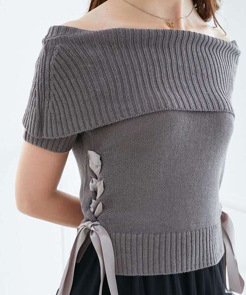 MAJESTIC LEGON(マジェスティックレゴン)の「レースアップオフショルニット(ニット/セーター・レディース・アイボリー/グレー/チャコールグレー/ピンク・MEDIUM)」の2枚目の写真