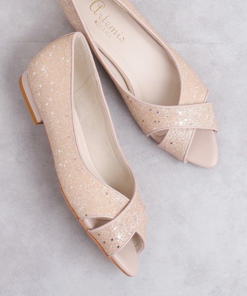 artemis by DIANA（アルテミスバイダイアナ）の「クロスデザイン　オープントゥフラットシューズ（パンプス・レディース・ピンク/ブラック/シルバー/ブルー・22.5cm/23.0cm/23.5cm/24.0cm/24.5cm/22.0cm）」の3枚目の写真