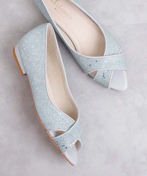 artemis by DIANA（アルテミスバイダイアナ）の「クロスデザイン　オープントゥフラットシューズ（パンプス・レディース・ピンク/ブラック/シルバー/ブルー・22.5cm/23.0cm/23.5cm/24.0cm/24.5cm/22.0cm）」の2枚目の写真